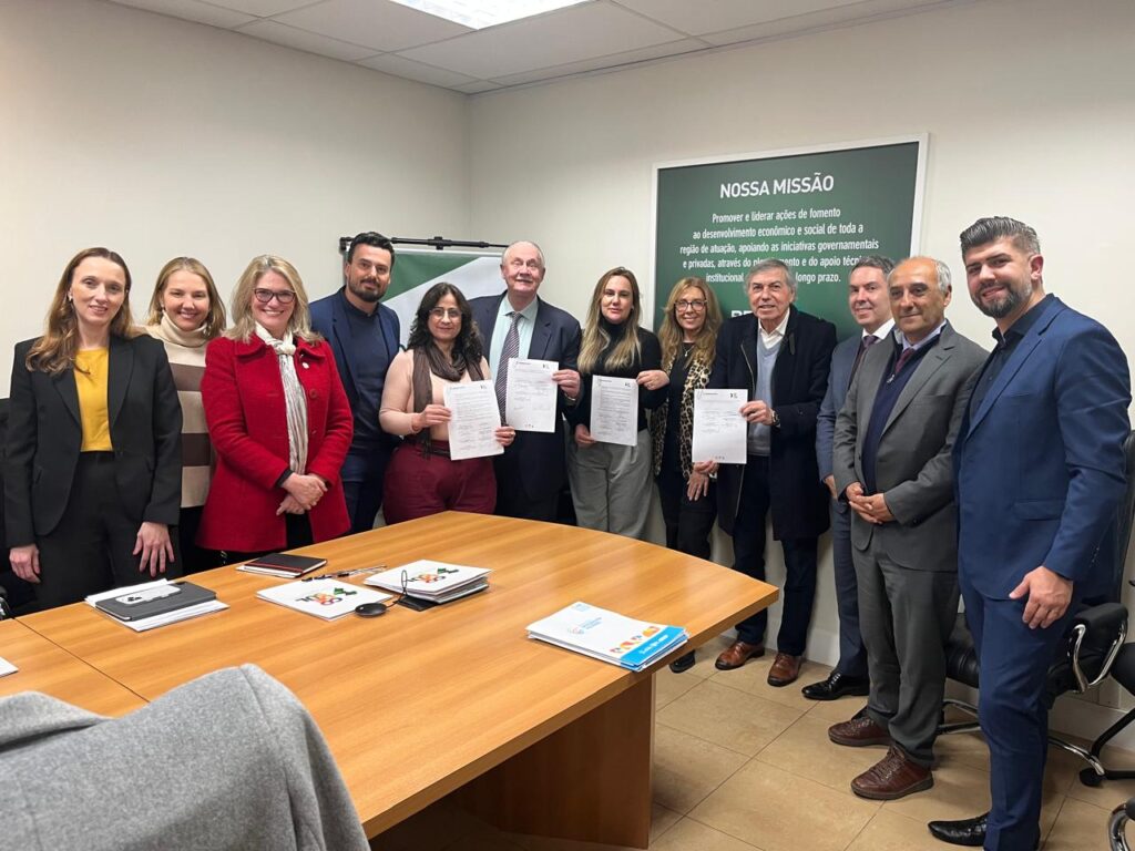 CODESUL assina Carta de Compromisso com região Centro da Argentina