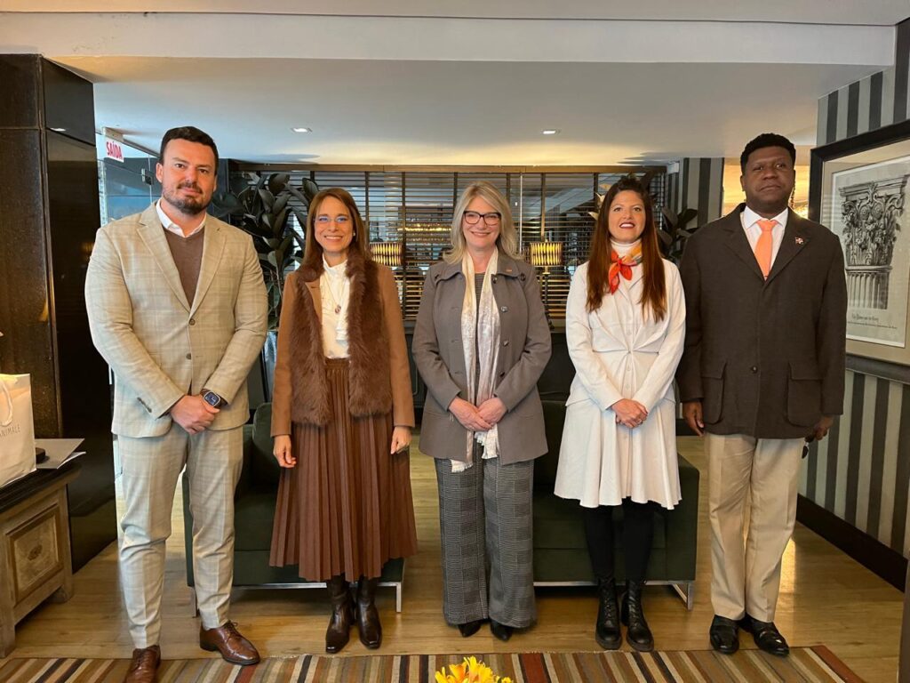 Embaixadora da República Dominicana cumpre extensa agenda em Santa Catarina