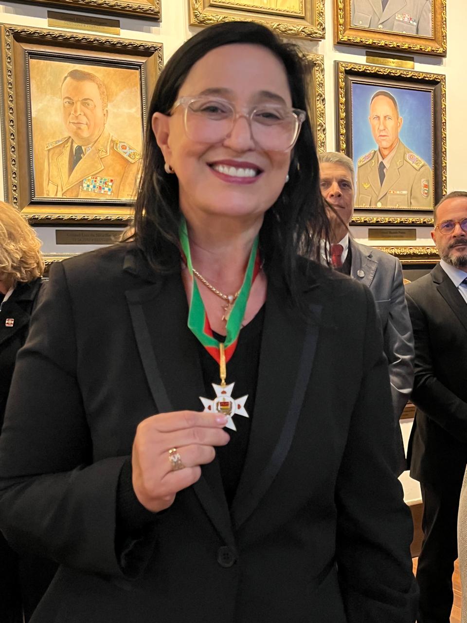 Secretária de Articulação e do CODESUL/SC Vânia Franco é homenageada com a “Comenda Barriga Verde